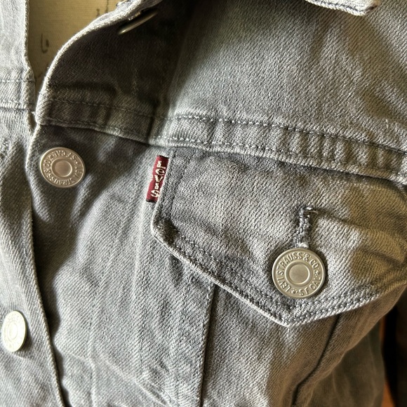 Levi Strauss & Co. Grey Women’s Denim Jacket - Picture 5 of 8